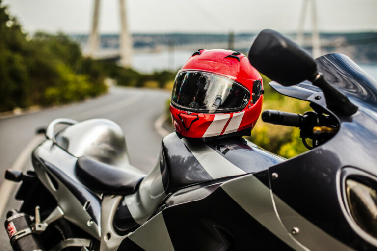 Jak dobrać kask motocyklowy do typu jazdy?