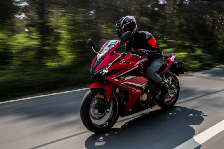Odzież motocyklowa na lato – jak się nie przegrzać?