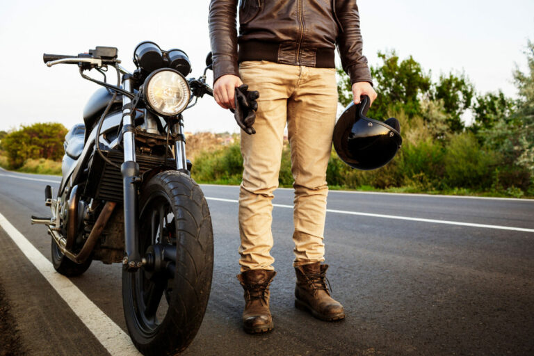 Jak wybrać spodnie motocyklowe na lato?