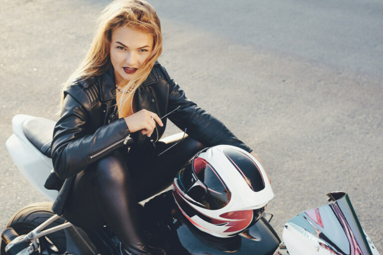 Jak ubrać się na długą trasę motocyklem?