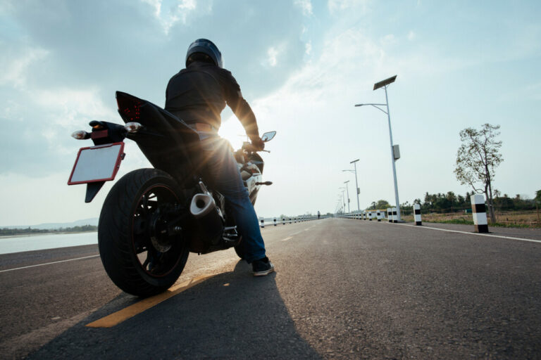 Jak ubrać się na motocykl latem, żeby było bezpiecznie?